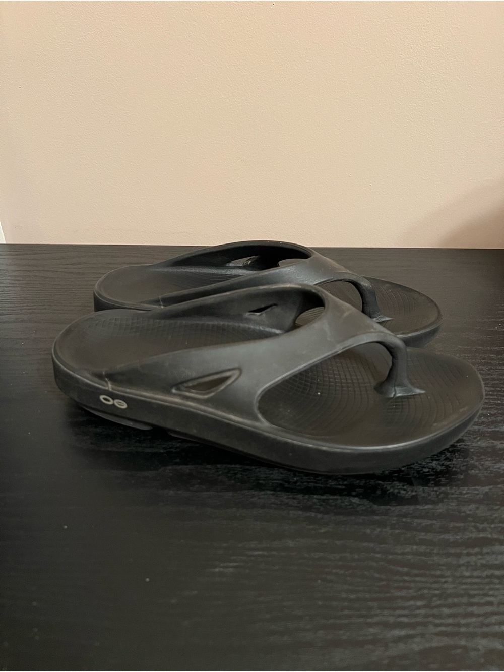 Oofos Thong Flip Flop Sandals , Size 7Mens /9 Women Black Original